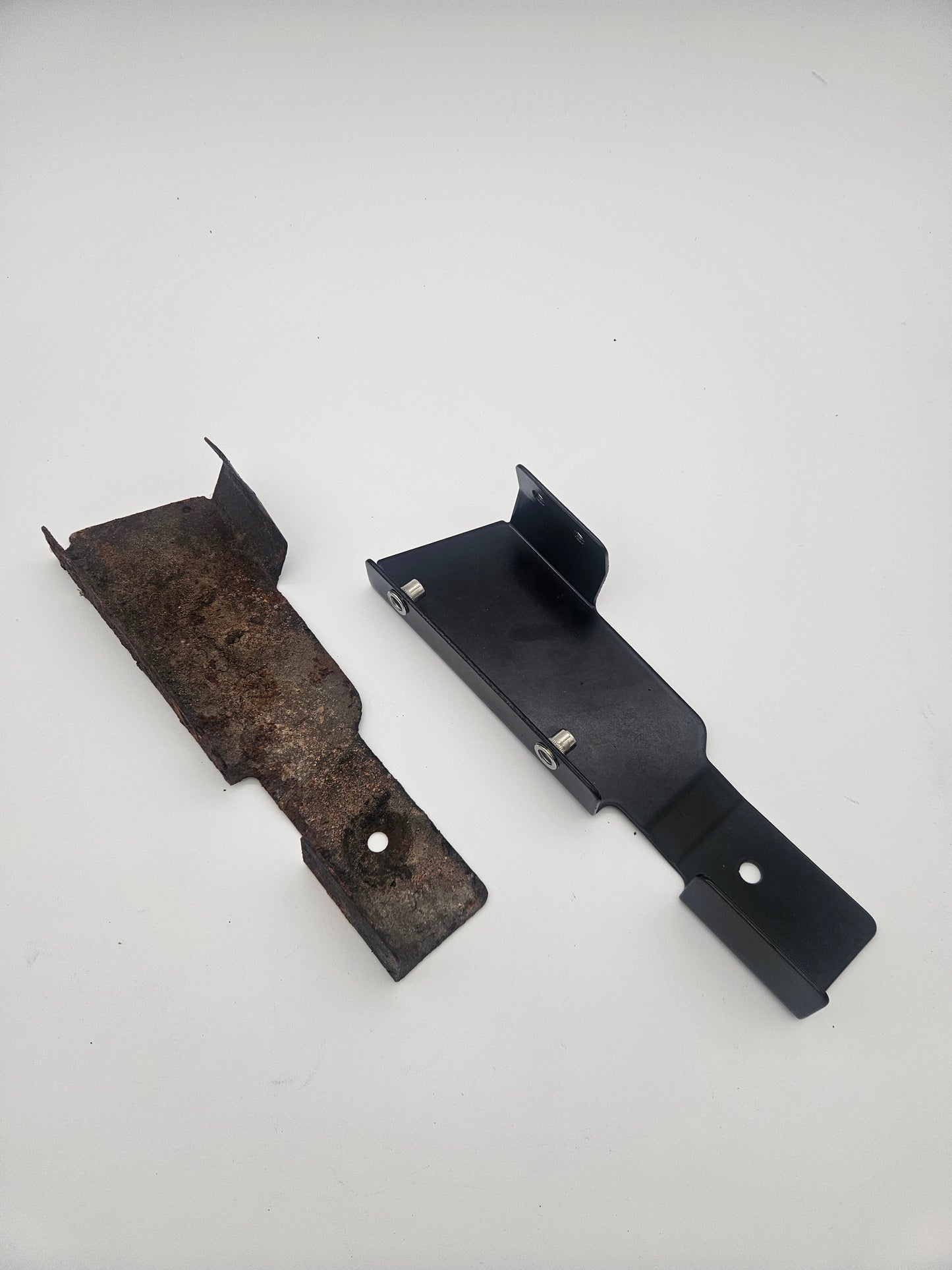 Gen 1 Vanquish rear arch liner brackets | Aston Spares - Aston Spares