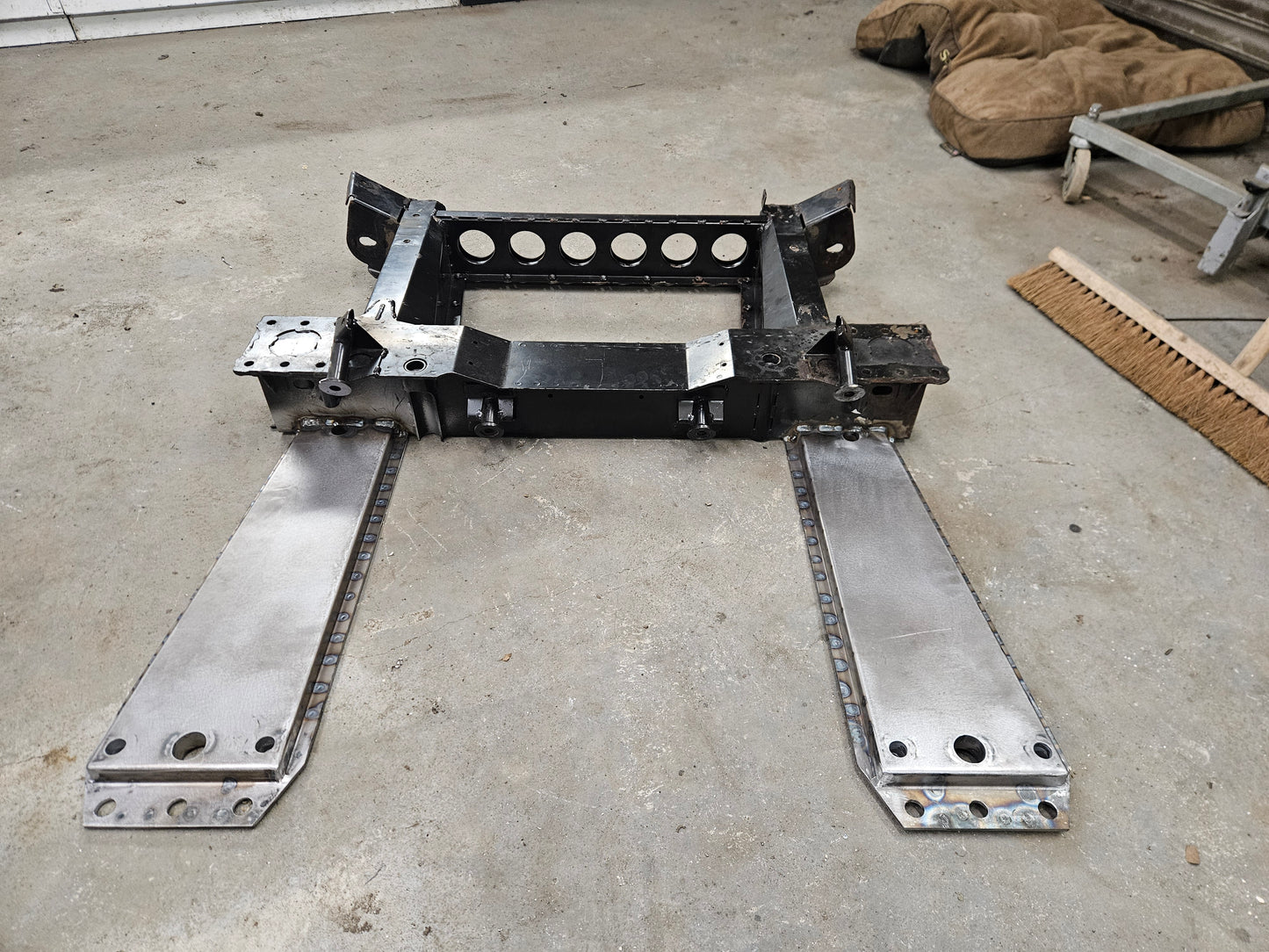 Gen 1 Vanquish Front subframe refurbishment Aston Martin | AstonSpares