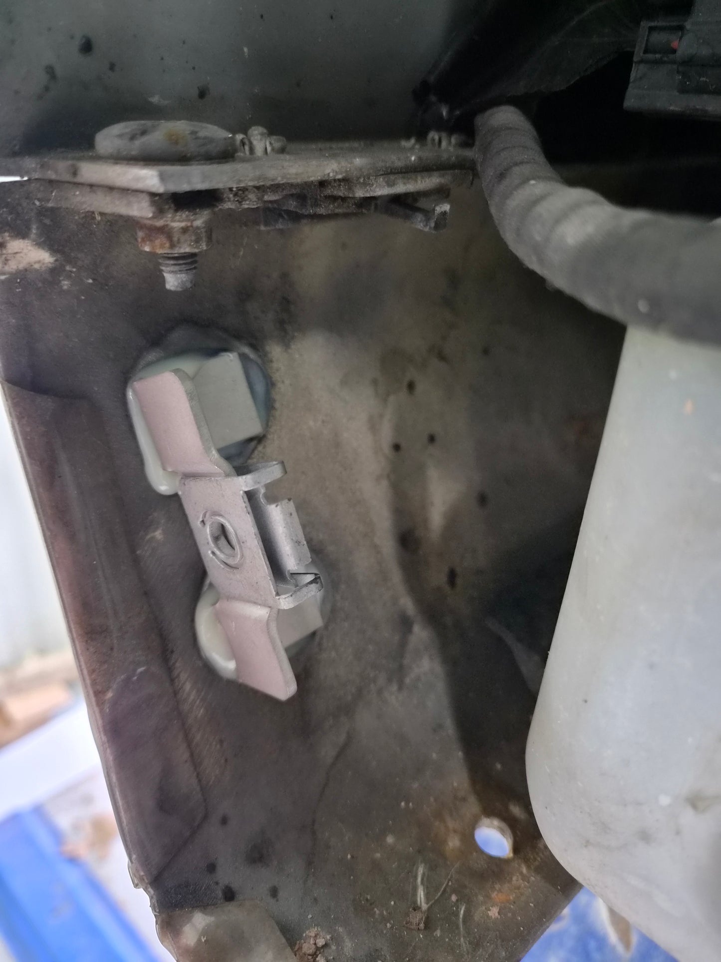 Aston Martin DB9, V8 Vantage stainless arch liner brackets | Aston Spares