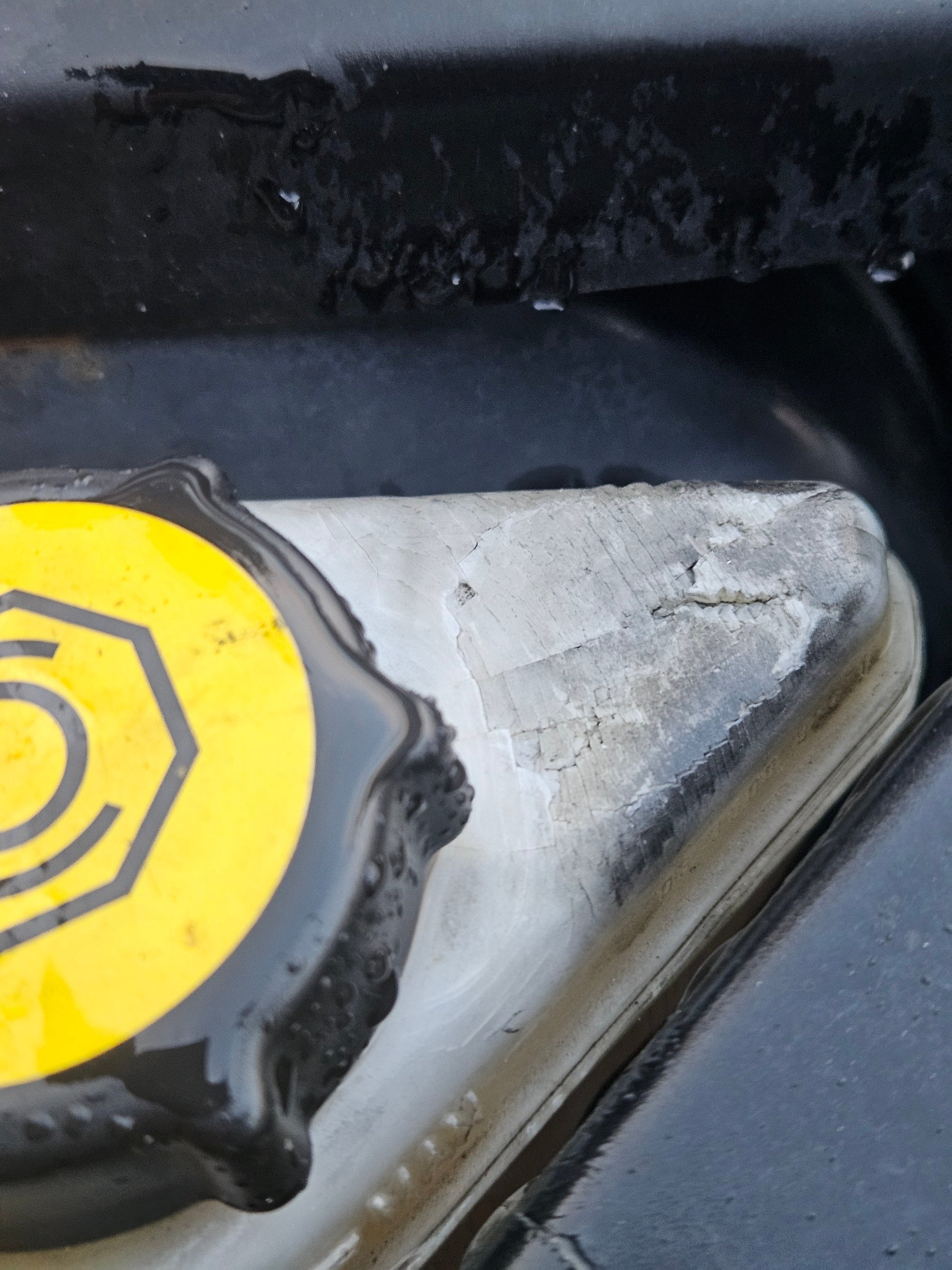 Brake fluid reservoir UV protection parasol DB9 / DBS, V8 Vantage, Rapide, Vanquish 2 | AstonSpares - Aston Spares