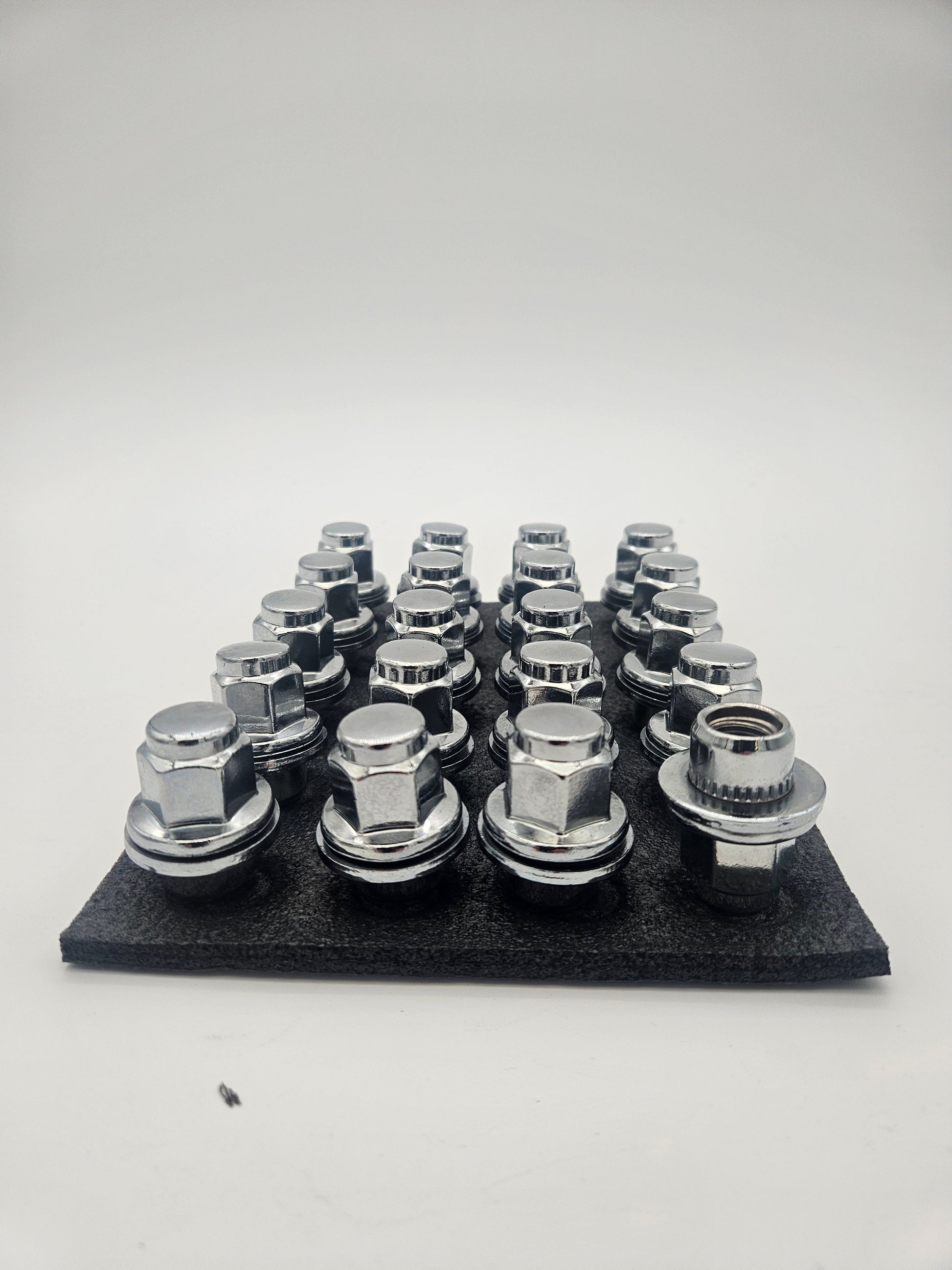 Gen 1 Vanquish non S wheel nuts full set of 20 - Aston Spares